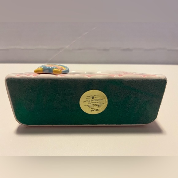 Pink Quilted Ceramic Vanity Set
Valentine’s Day - Picture 13 of 14